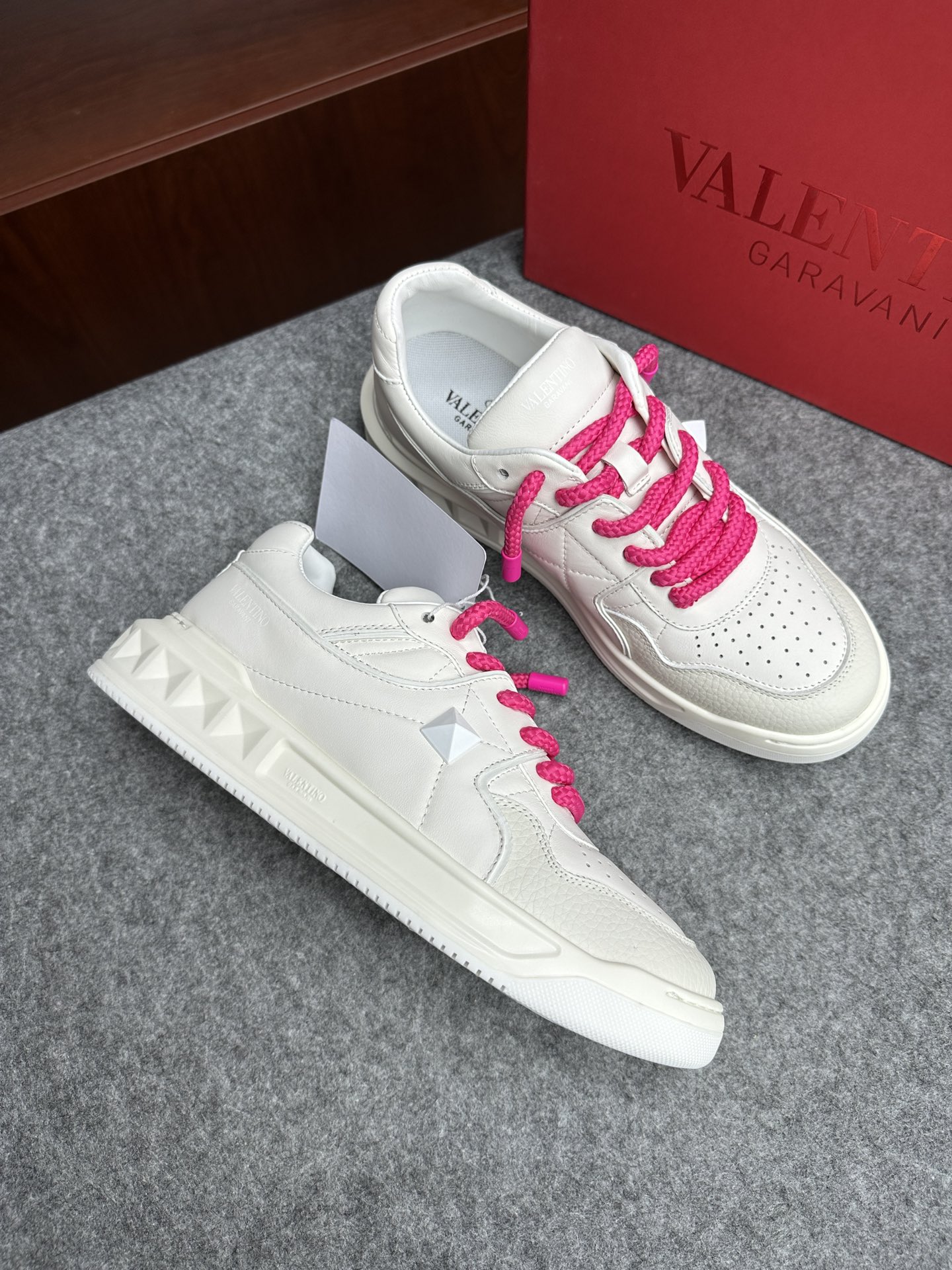 발렌티노 Valentino 스니커즈