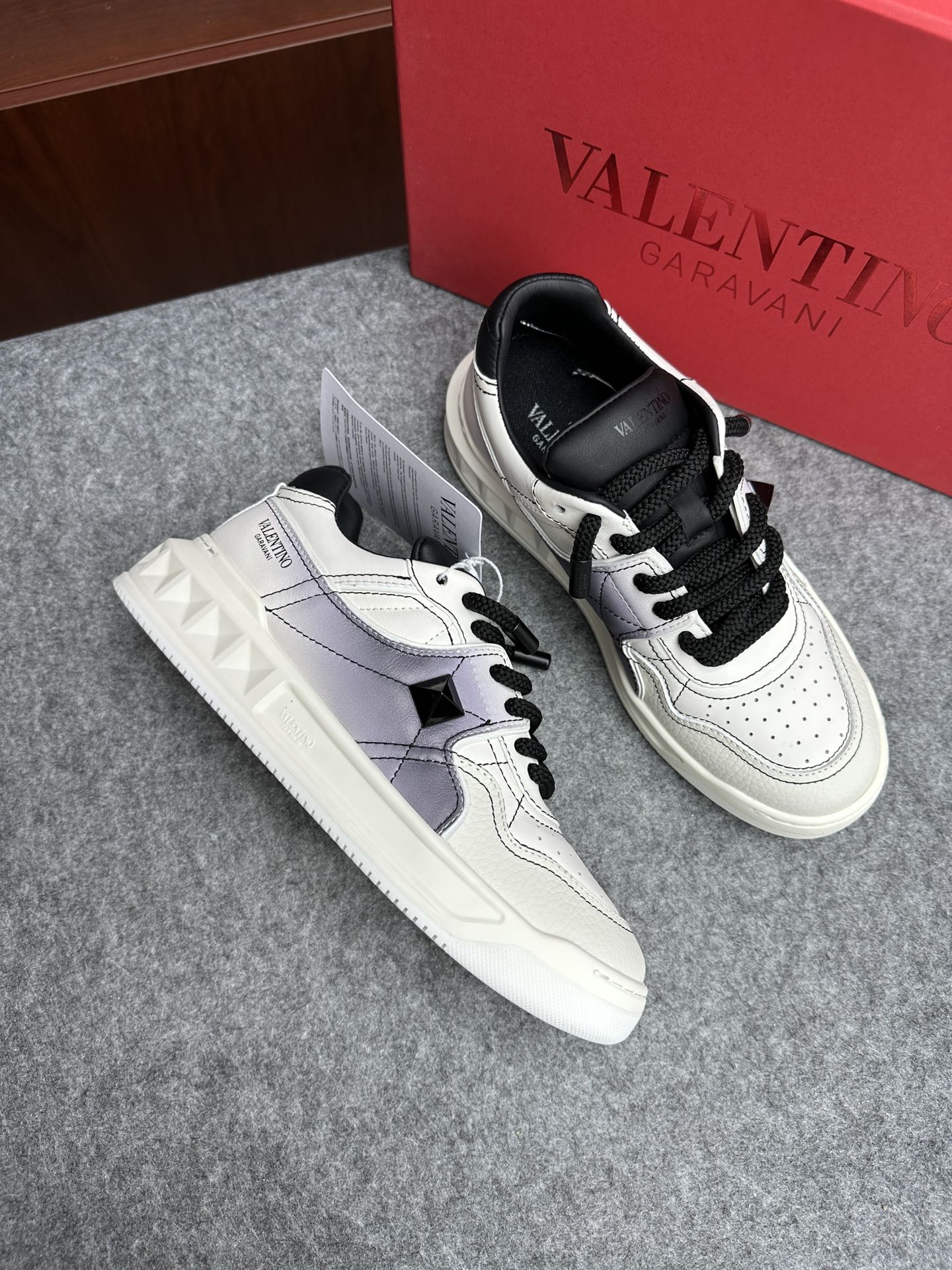 발렌티노 Valentino 스니커즈