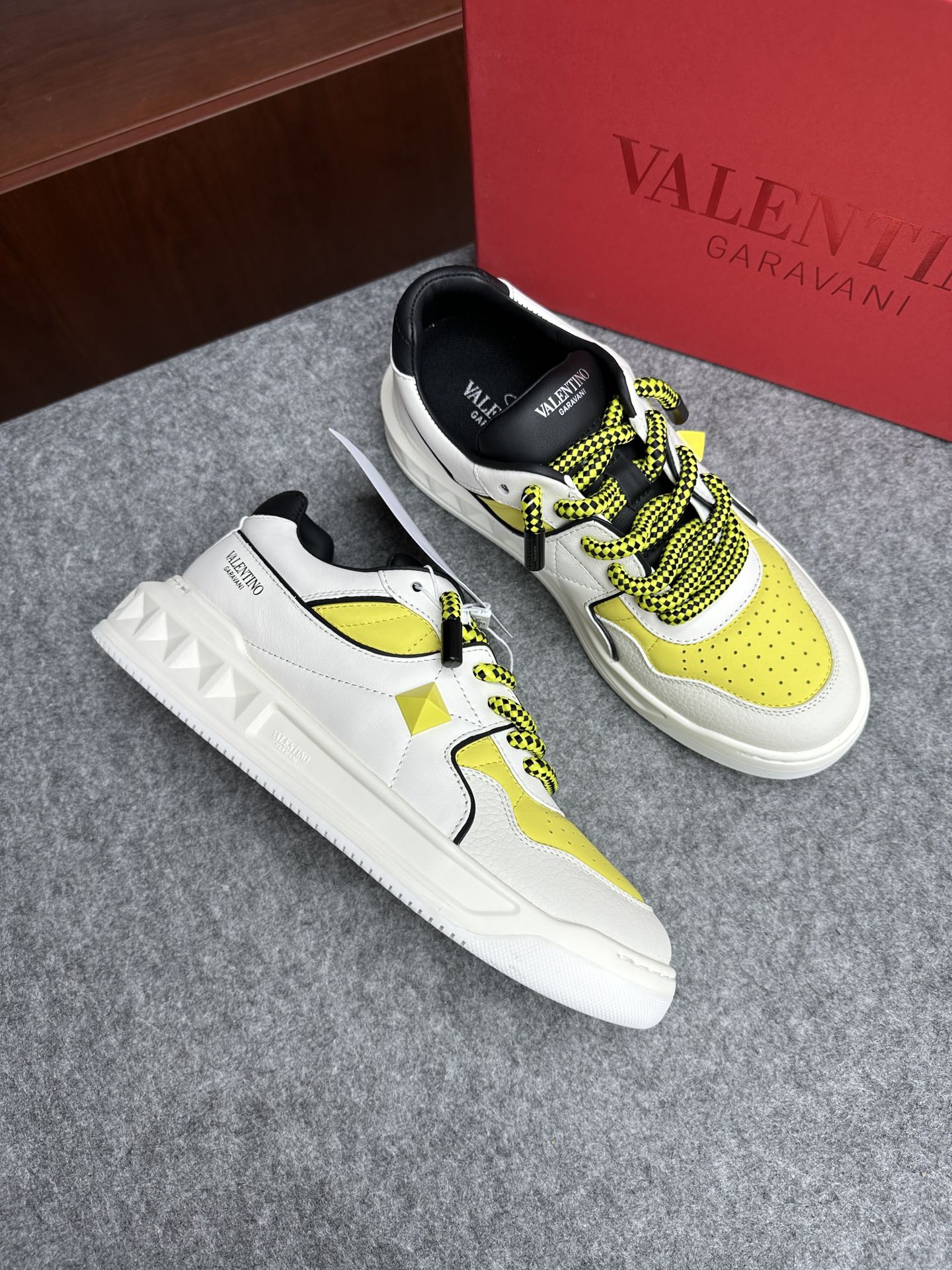 발렌티노 Valentino 스니커즈