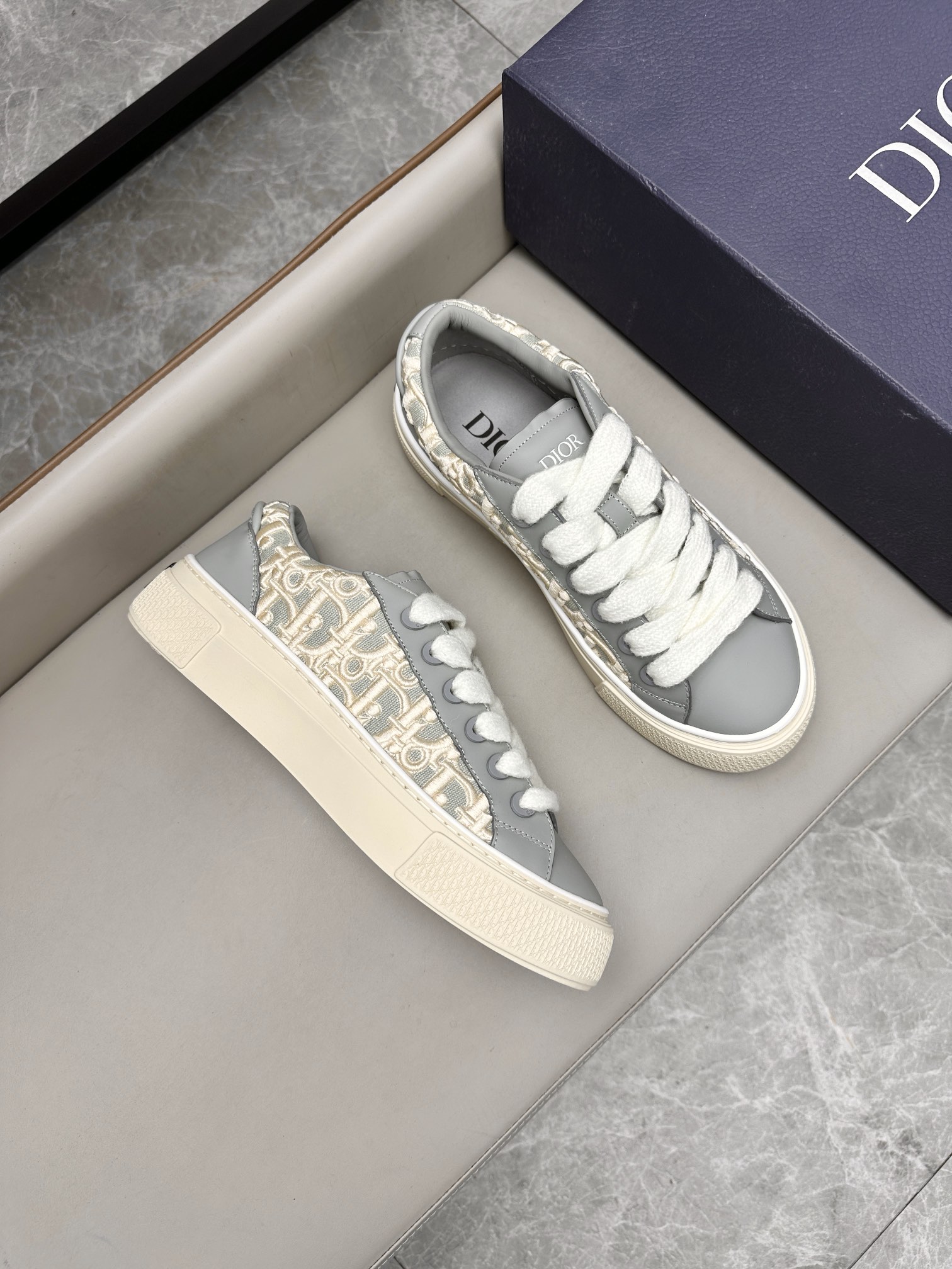 디올 Dior 스니커즈