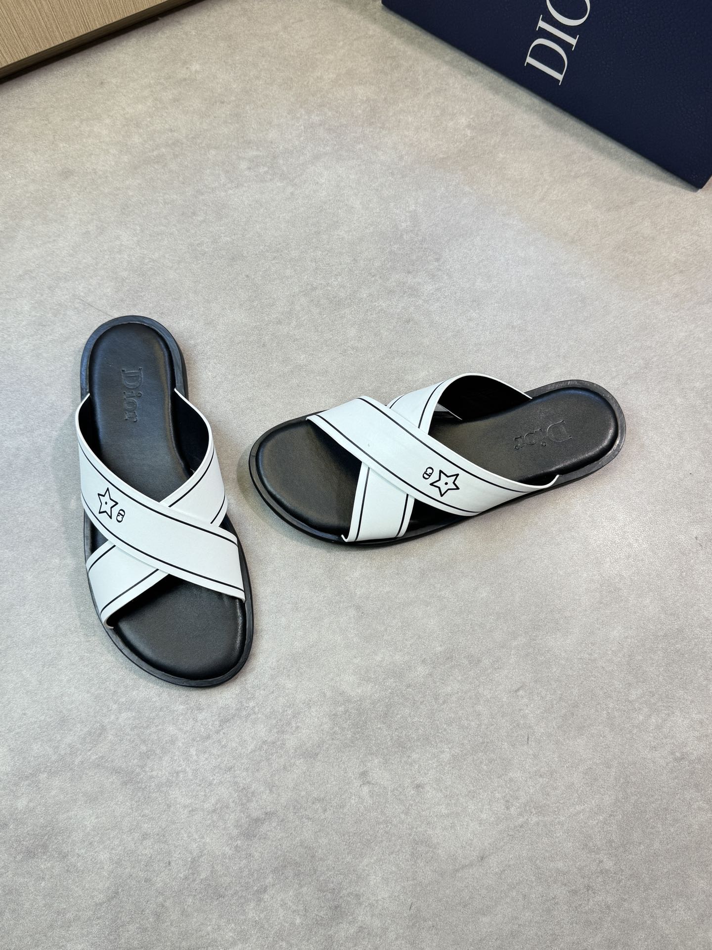 디올 Dior 슬리퍼