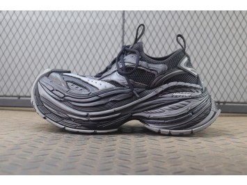XA Balenciaga 16XL Sneaker in Black