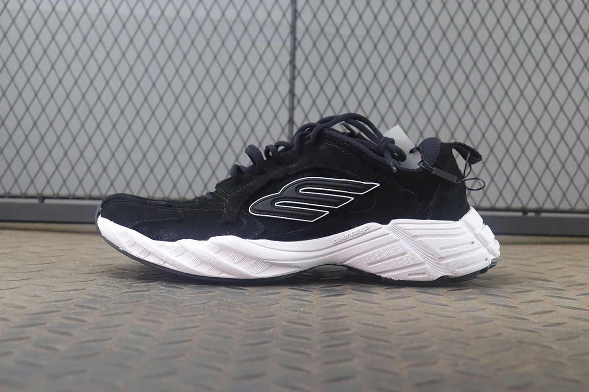 XA 발렌시아가 먼데이 슈 블랙 화이트 825418WMNSS1000