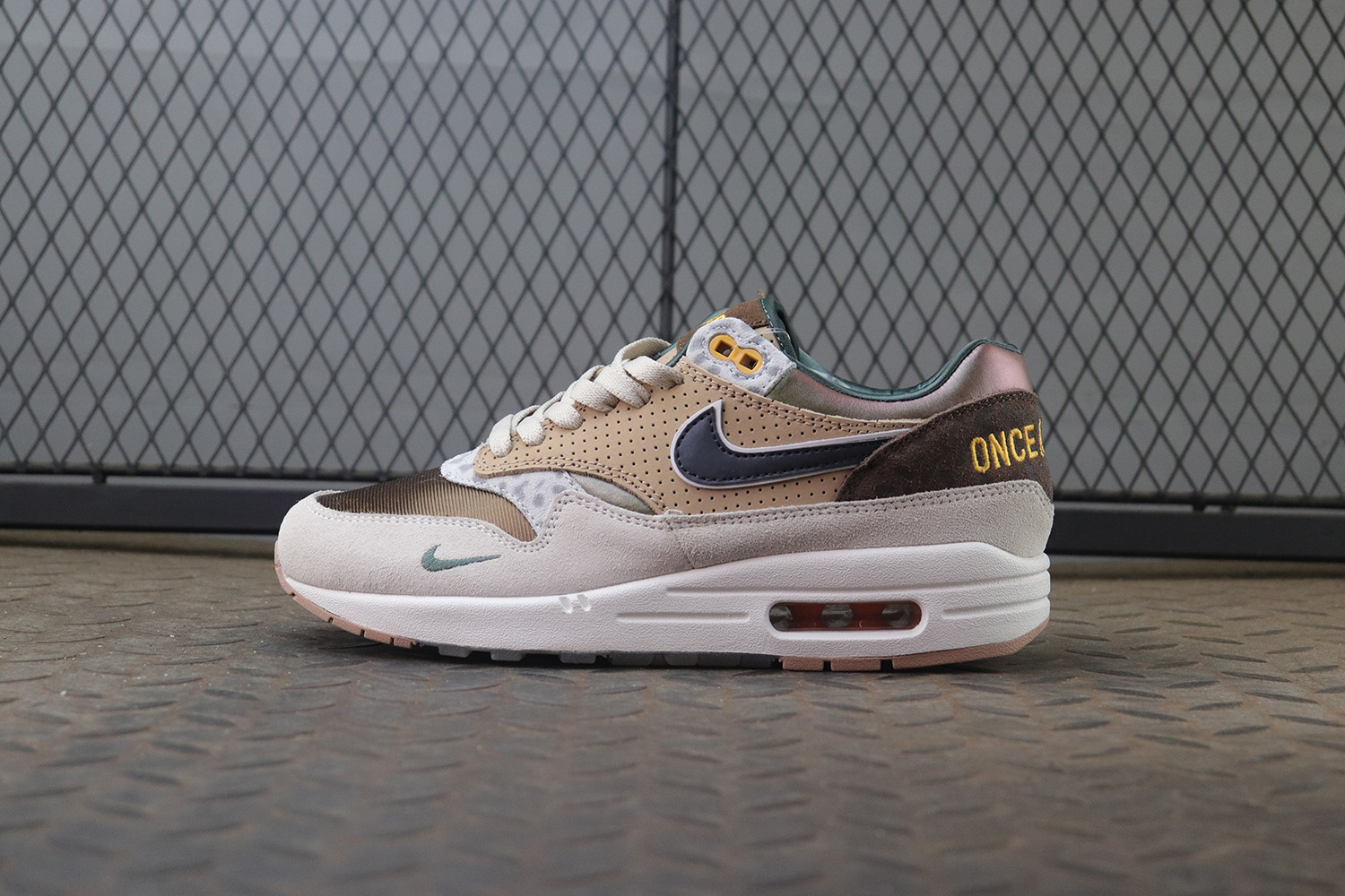 OWF 나이키 x 아트모스 에어맥스 1 엘리펀트 2017 908366-001