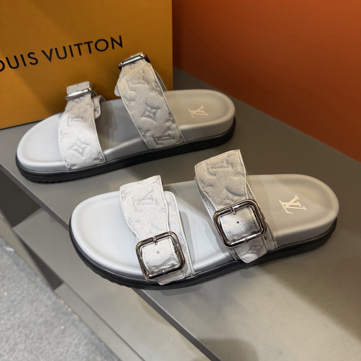 루이비통 Louis Vuitton Venice 슬리퍼
