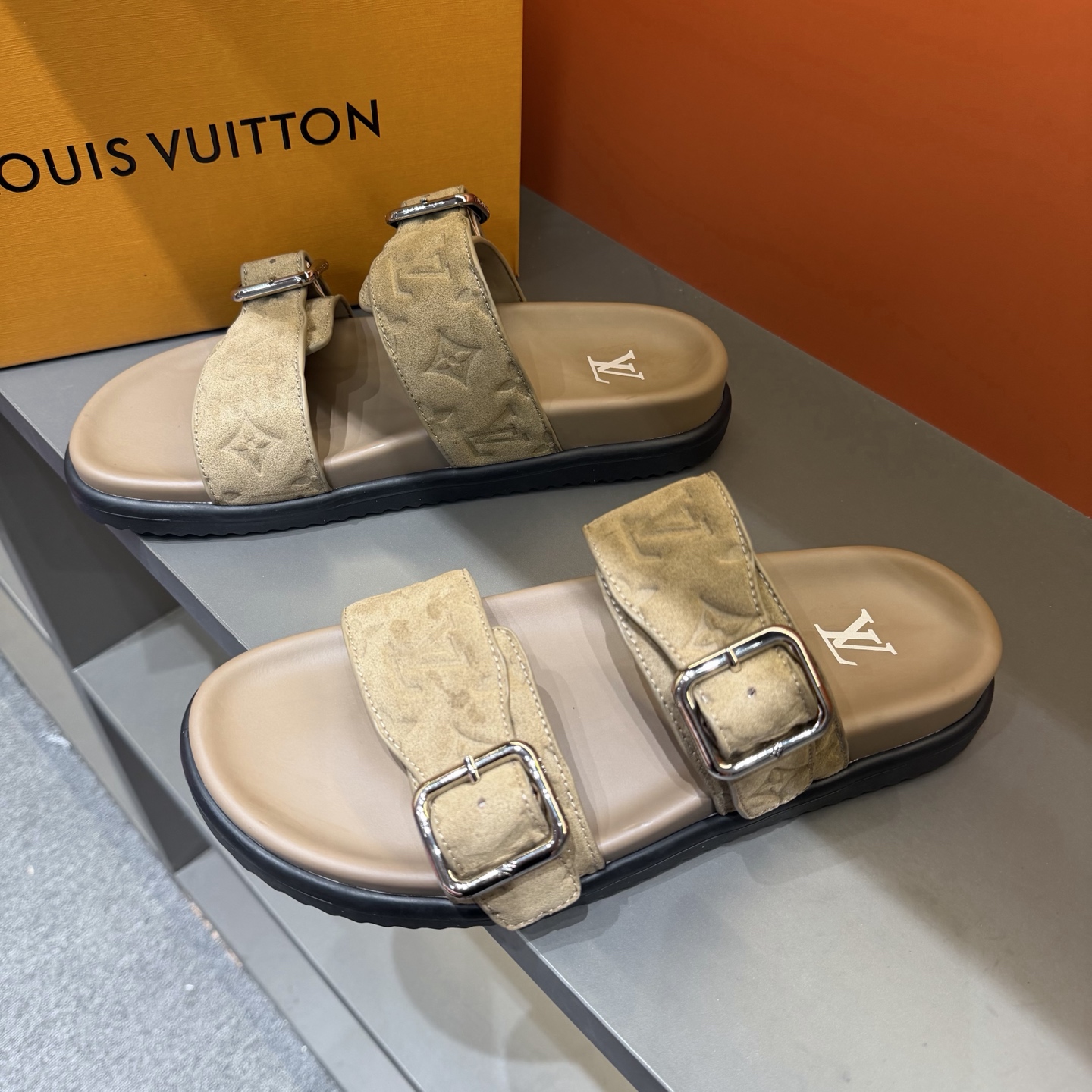 루이비통 Louis Vuitton Venice 슬리퍼
